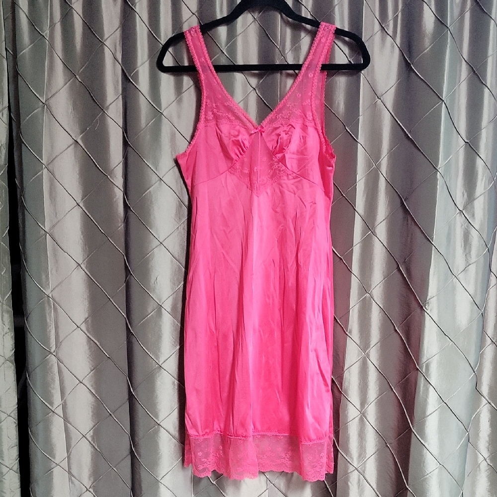 EUC- Vintage RARE Hot Pink Chemise